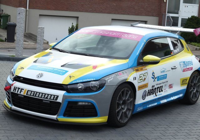 Vollverklebung eines Rennwagens